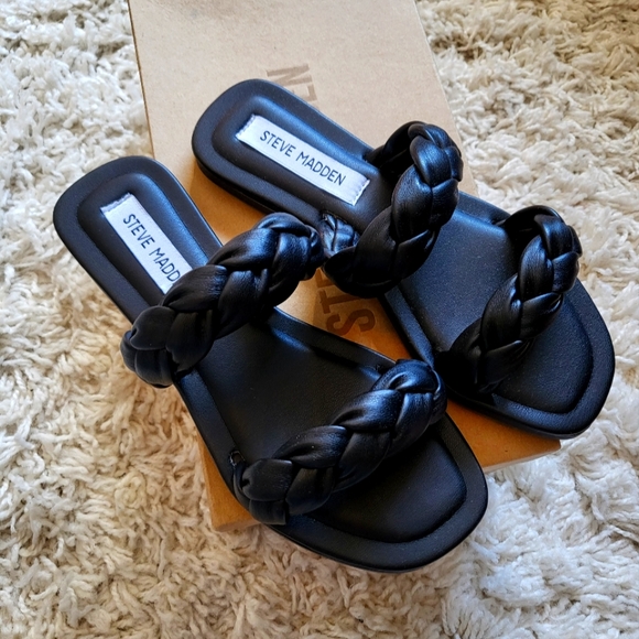Steve Madden Shoes - Women's Steve Madden black sandals size 5